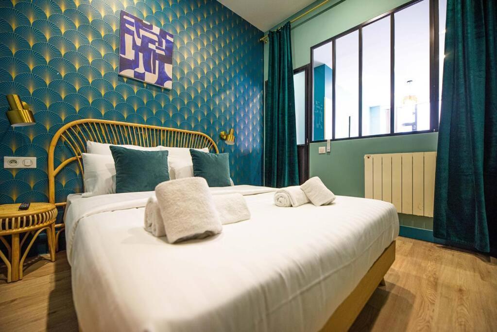 Beautiful Close To Eiffel Tower Paris