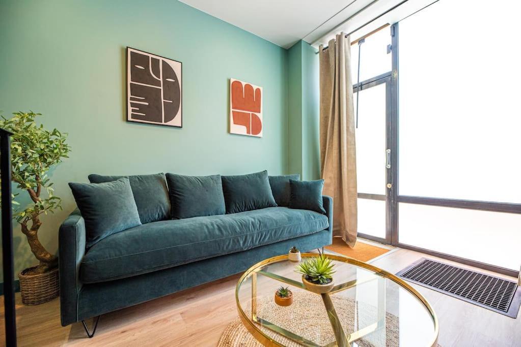 Beautiful Close To Eiffel Tower * Paris