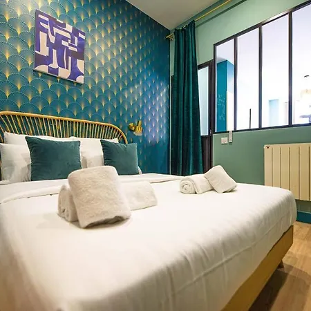 Beautiful Close To Eiffel Tower Parigi